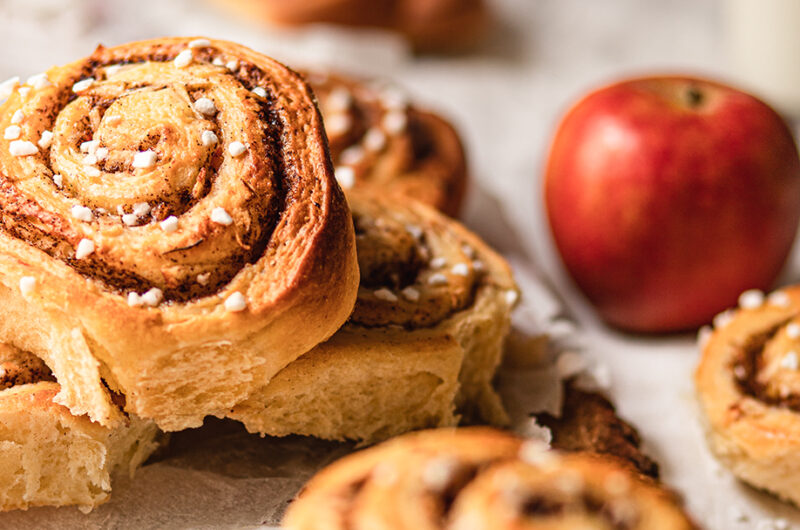 Saftige Zimtschnecken mit Apfelfüllung