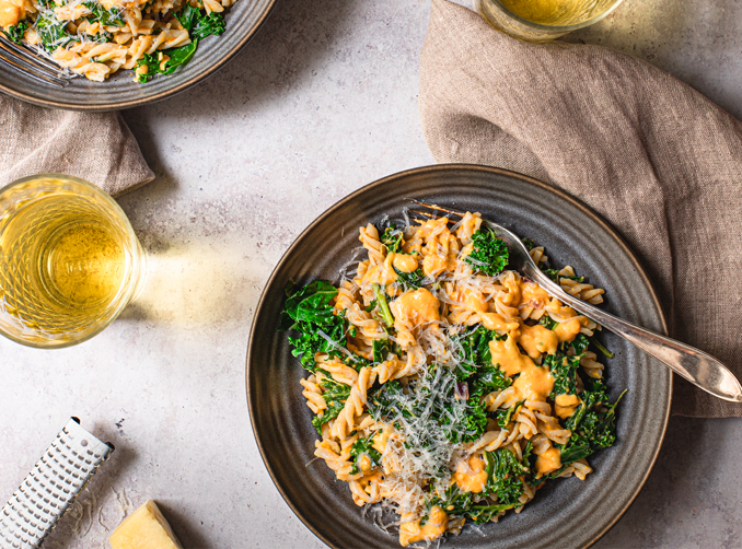 Cremige Pasta mit Grünkohl und Kürbis