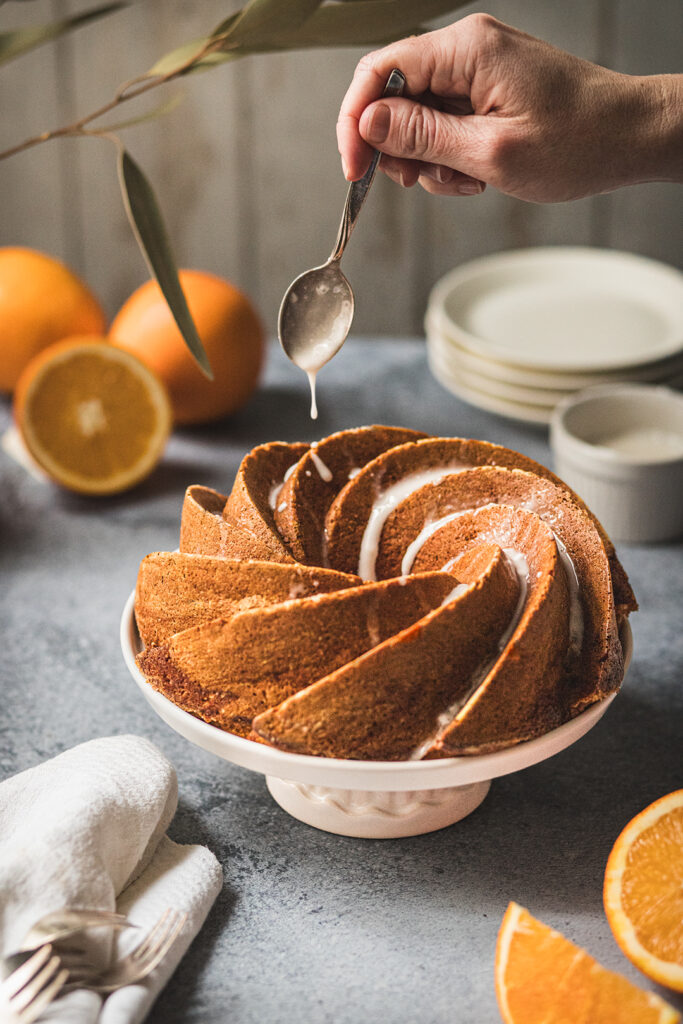 Orangen-Nuss-Kuchen mit Zuckerguss