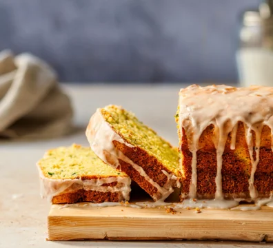 Zucchini Kuchen mit Zitronenguss