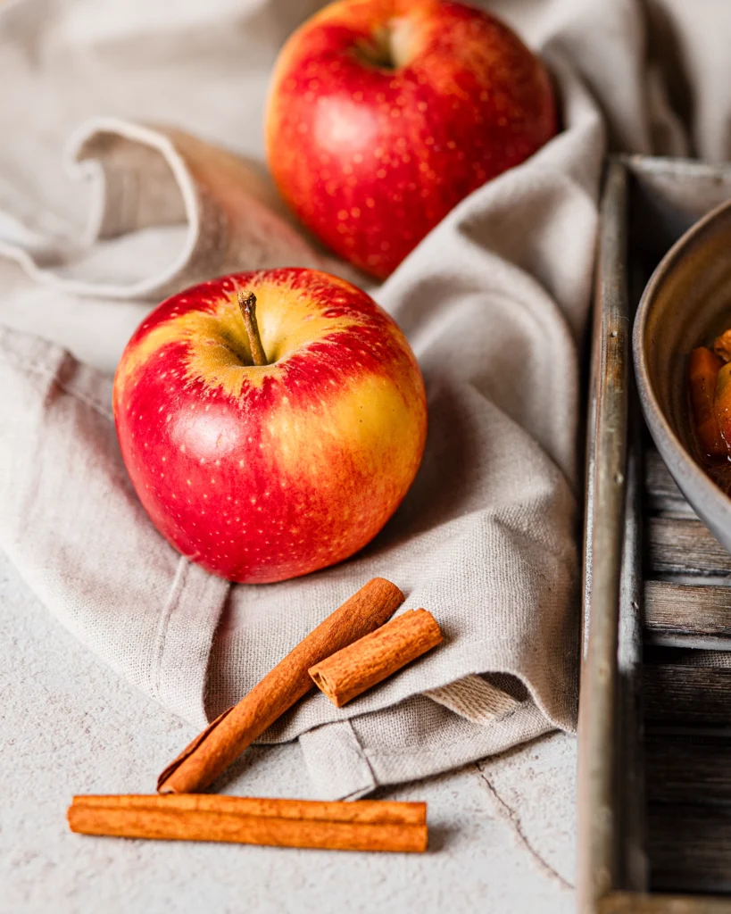 Apfel und Zimtstange