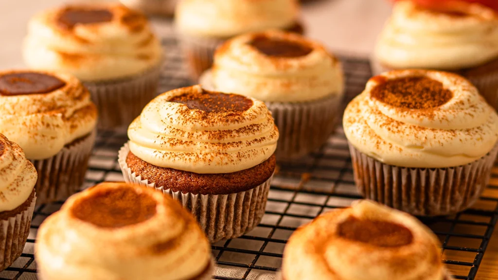 Kürbismuffins mit Frischkäsefrosting und Karamell