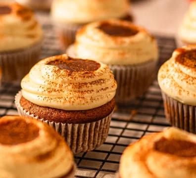 Kürbismuffins mit Frischkäsefrosting und Karamell