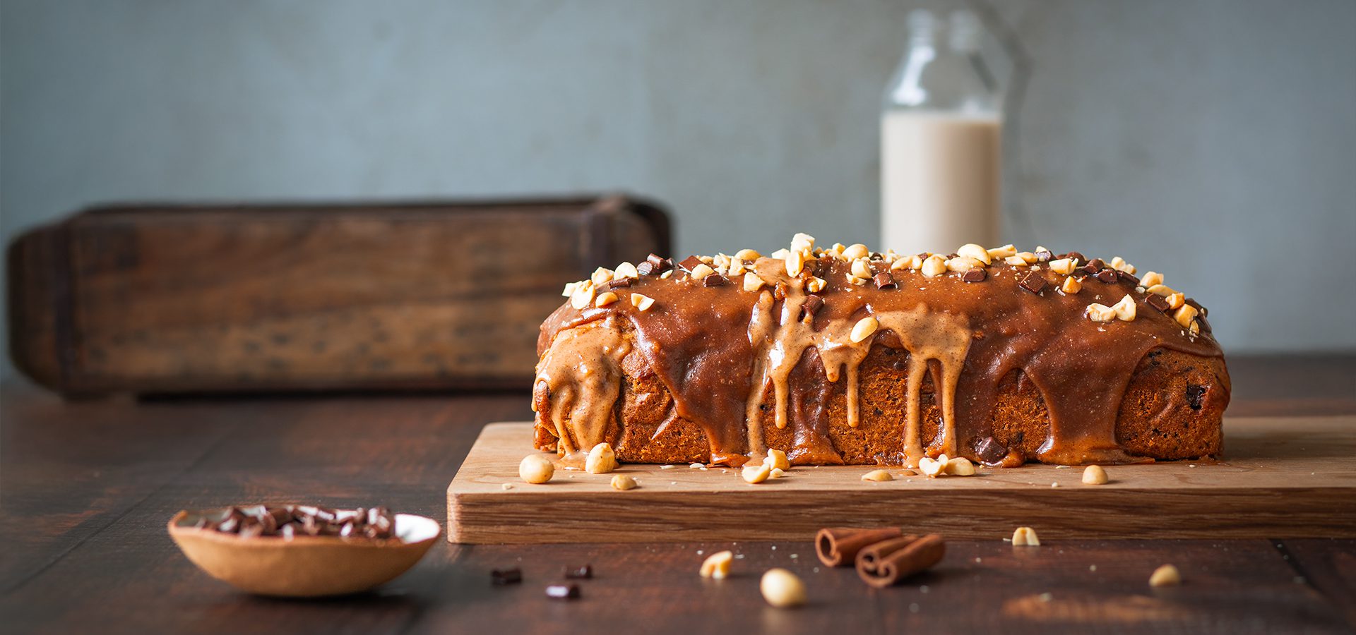 Lotte-and-Food_Food-Fotografie_Bananenbrot-1 Veganes Banenenbrot mit Erdnuss-Zimt-Topping