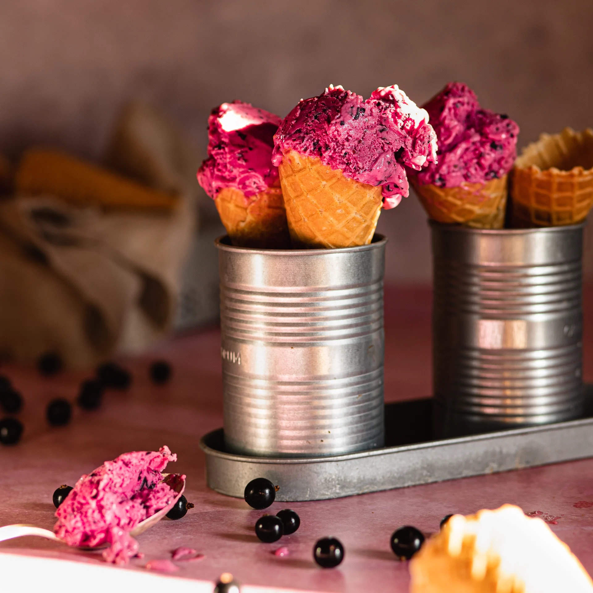 Lotte-and-Food_Food-Fotografie_Cassis-Eis_IMG_9593 Eiswaffeln mit Ricotta-Cassis-Eis