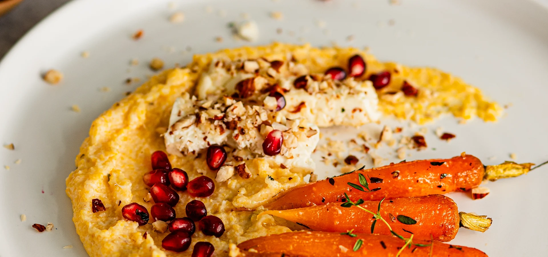 Lotte-and-Food_Food-Fotografie_Feta-Honig-Möhren-Polenta-5558 Glasierte Möhren mit Feta, Küchenschlacht Vorspeise