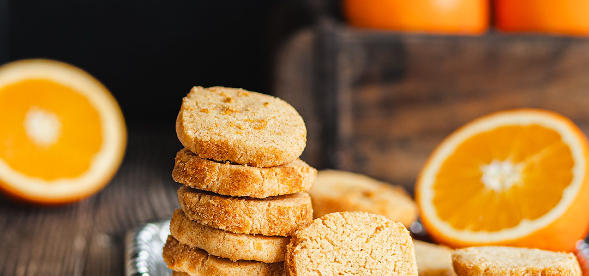 Orangen-Heidesand-Plätzchen in weihnachtlicher Atmosphäre